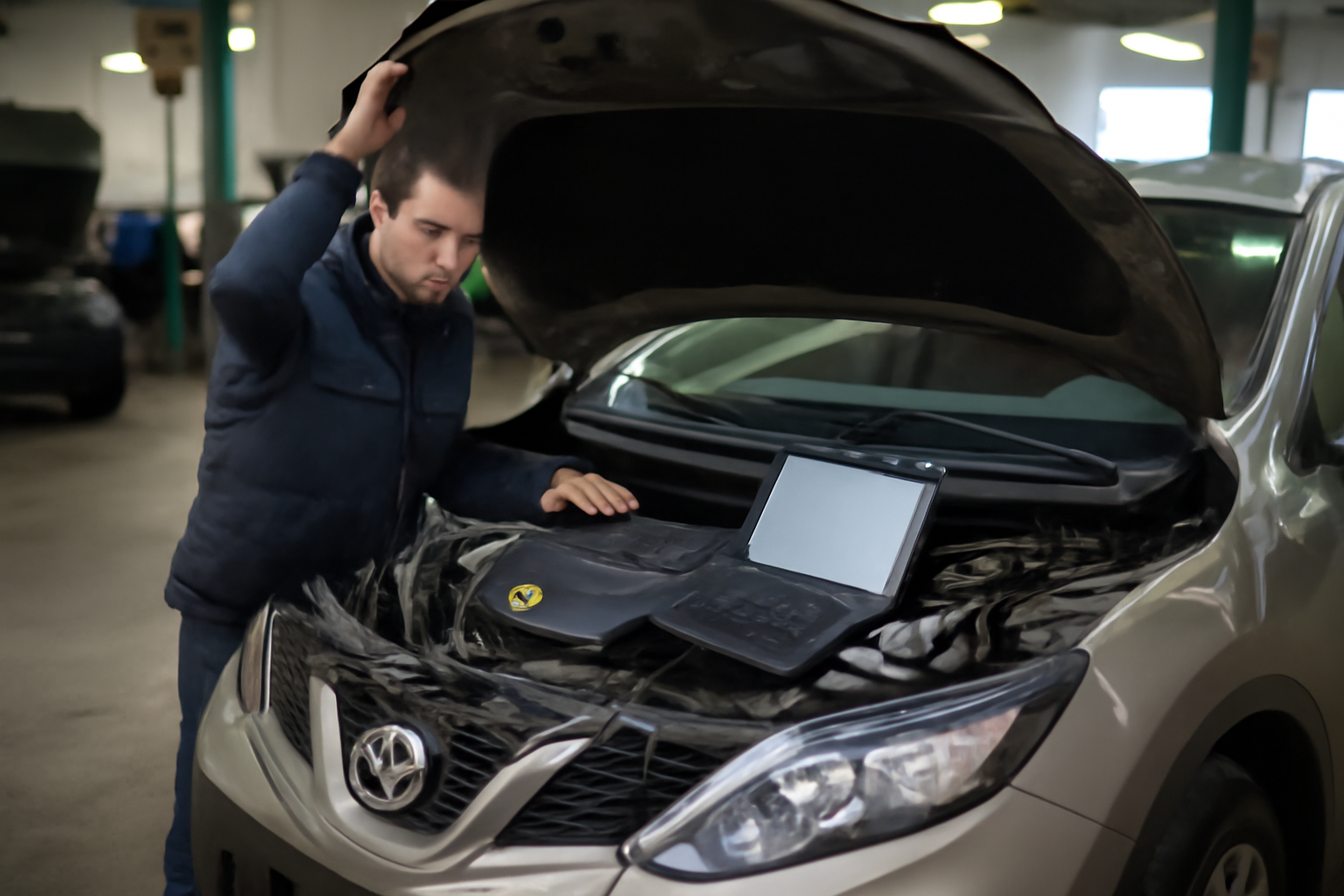 moteur nissan qashqai 1.6 dci 130 sous le capot lors d’un diagnostic en atelier